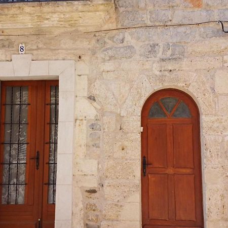 Appartement Chaleureux Dans Une Maison En Pierre Mireval Exterior foto