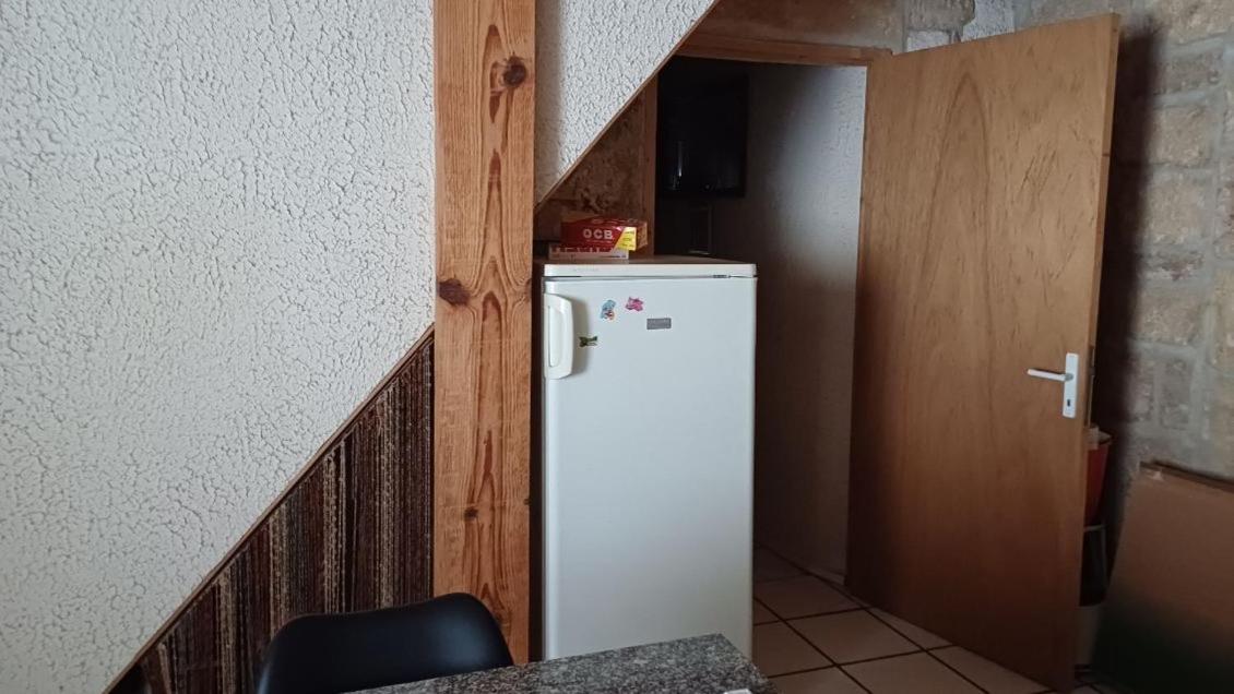 Appartement Chaleureux Dans Une Maison En Pierre Mireval Exterior foto