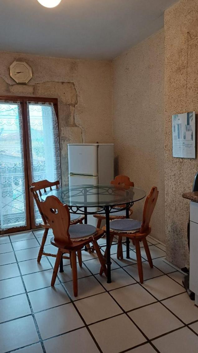 Appartement Chaleureux Dans Une Maison En Pierre Mireval Exterior foto